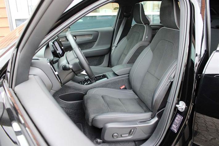 Sort Volvo XC40 fra 2023