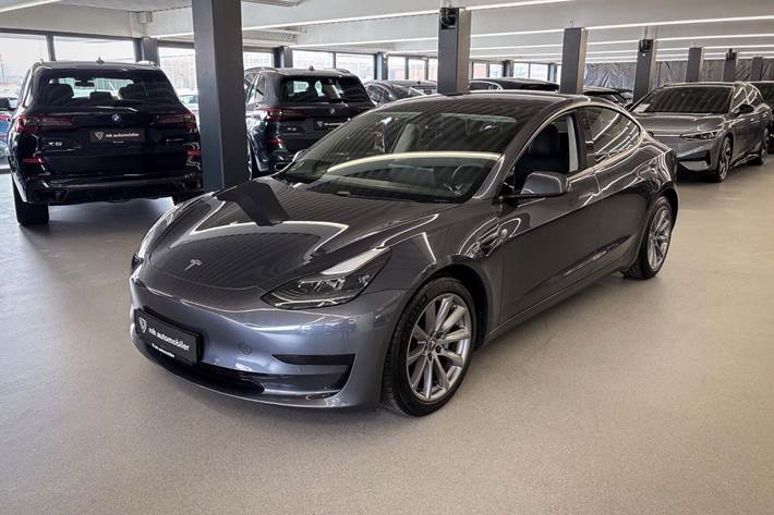Sort Tesla Model 3 fra 2021