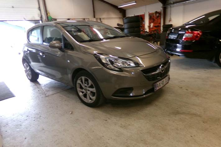 Grå Opel Corsa fra 2015