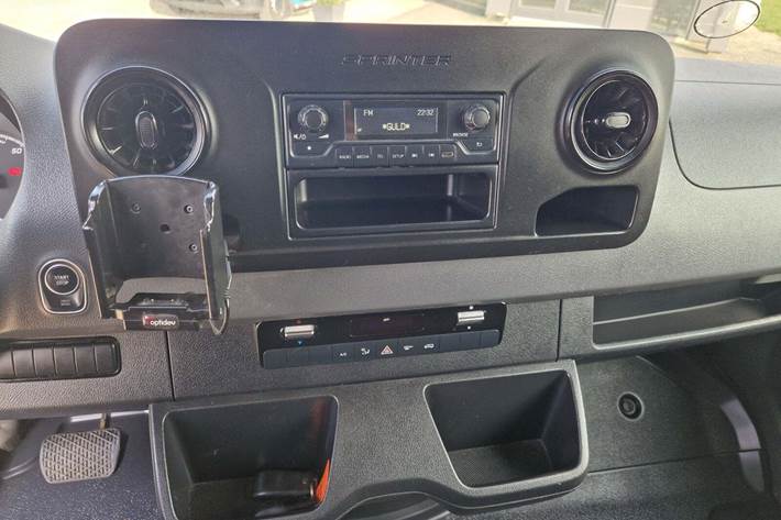 undefined Mercedes eSprinter 312 fra 2022 set indefra