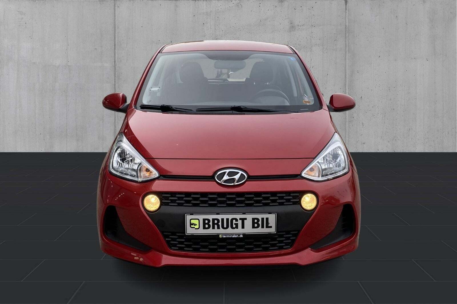 Rød Hyundai i10 fra 2017
