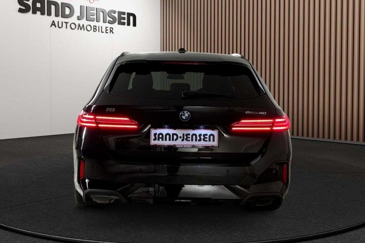 Sort BMW i5 fra 2025