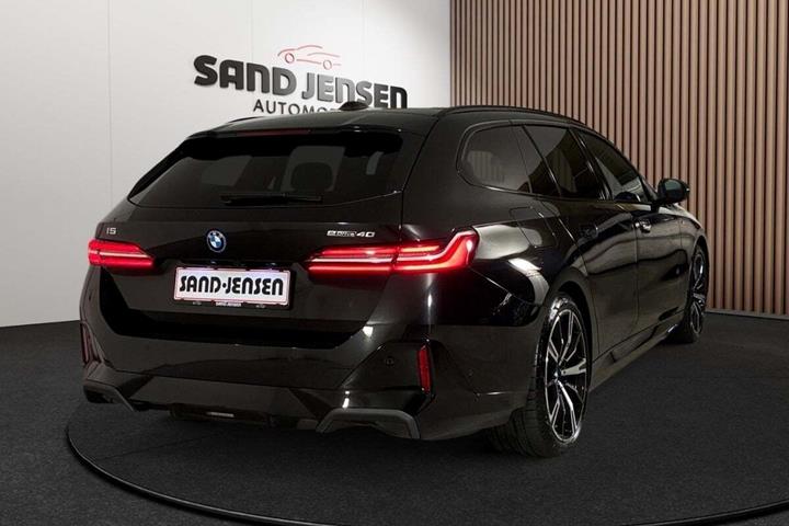 Sort BMW i5 fra 2025