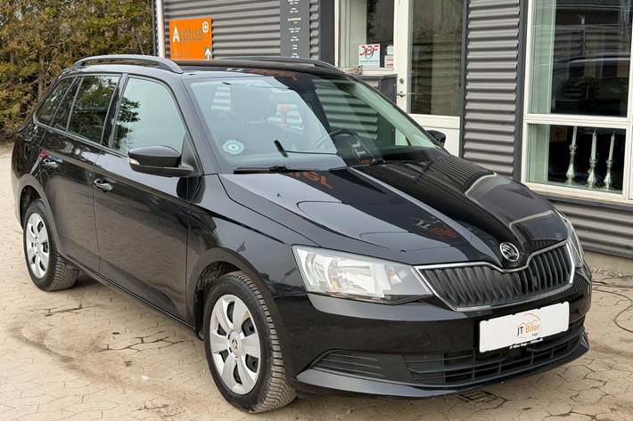 Sort Skoda Fabia fra 2018 set udefra