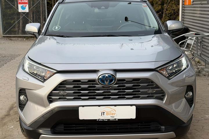 Sølv Toyota RAV4 fra 2021