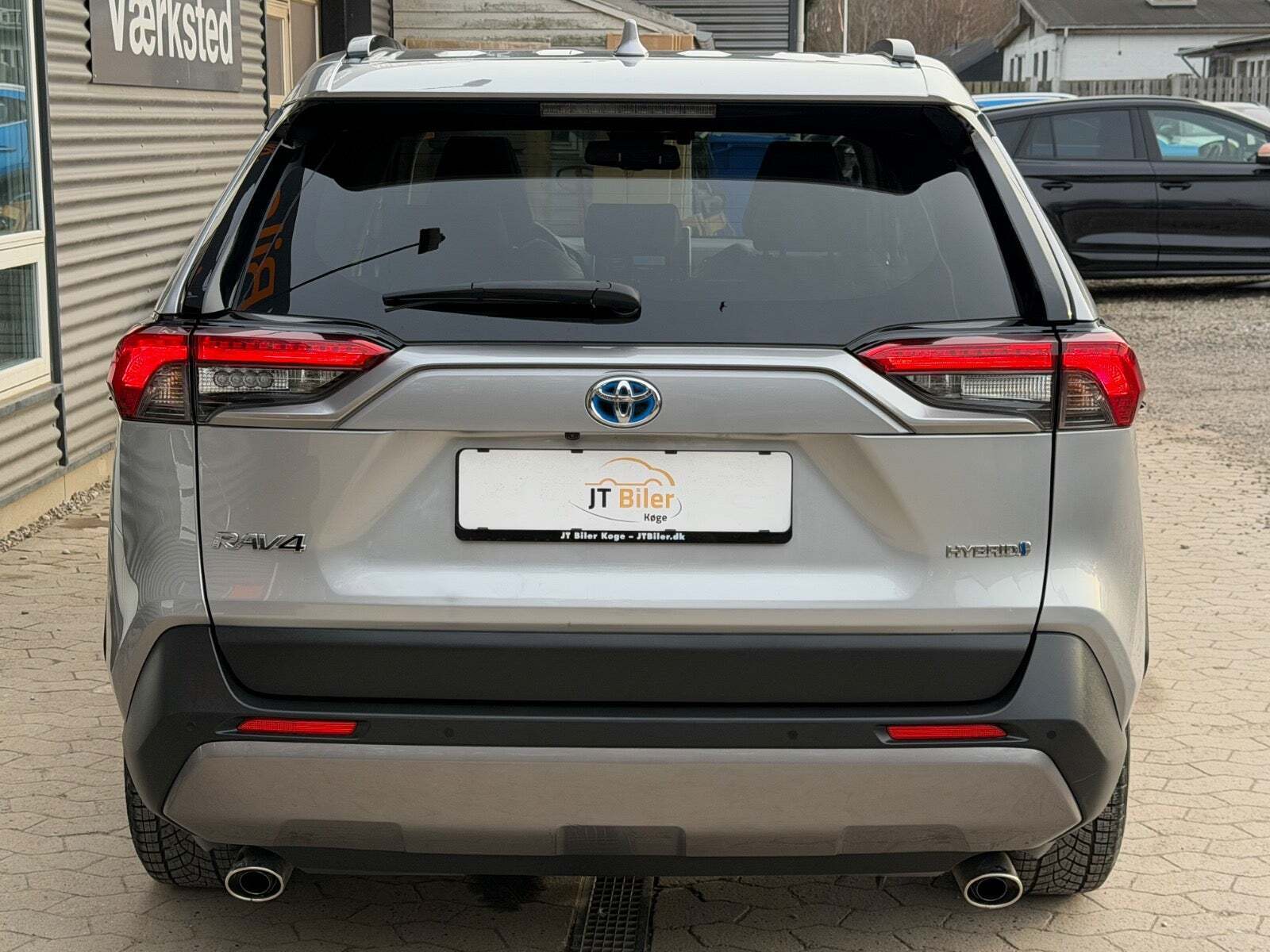 Sølv Toyota RAV4 fra 2021