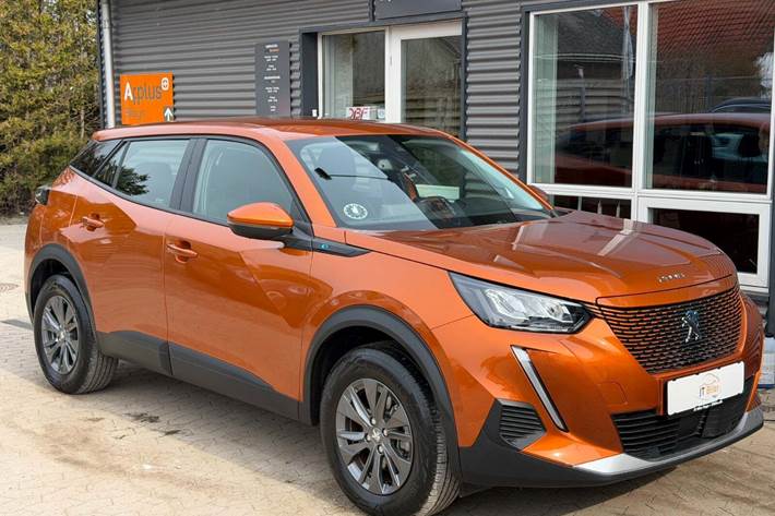 Orange Peugeot e-2008 fra 2021 set udefra