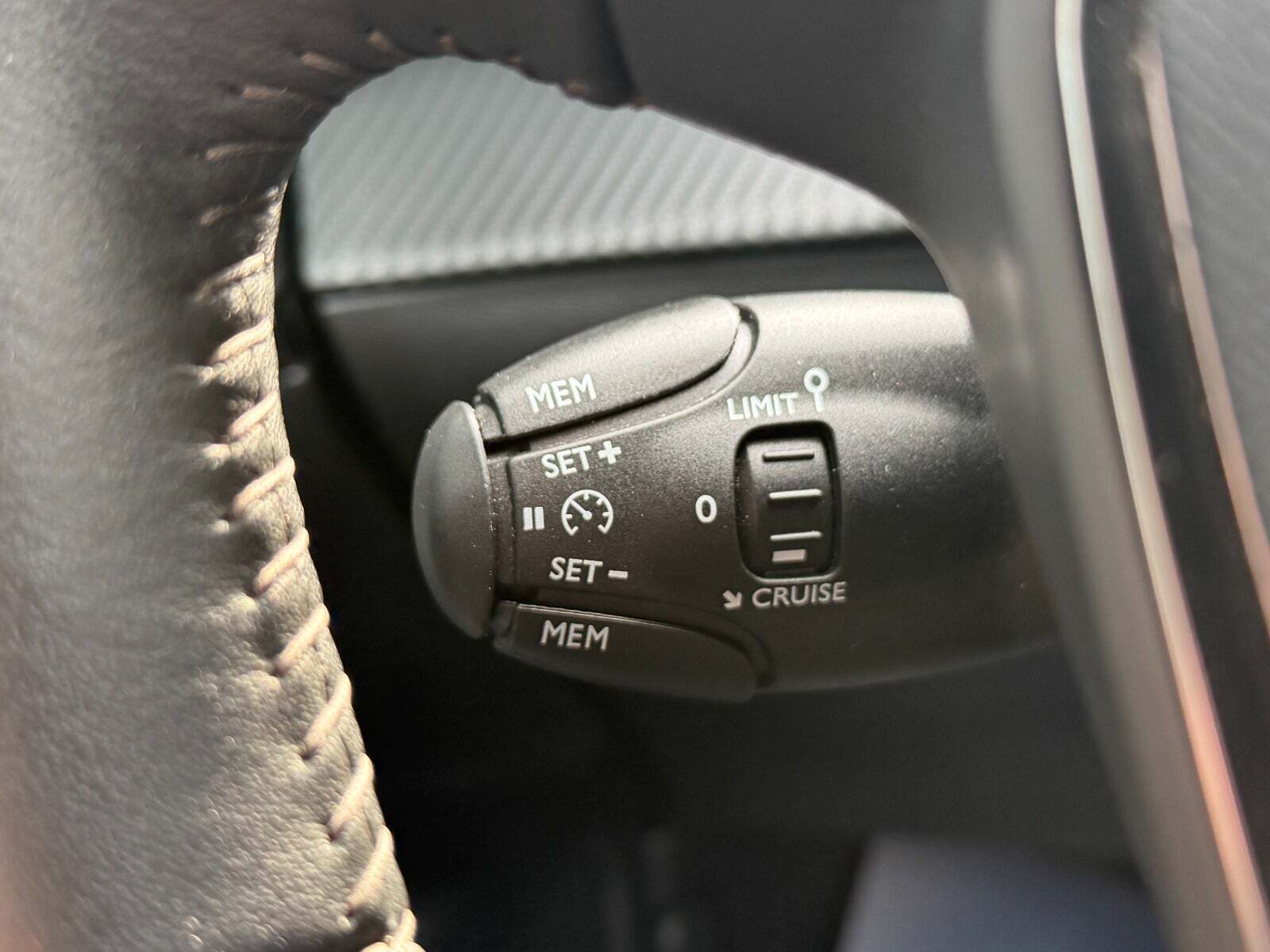 Orange Peugeot e-2008 fra 2021