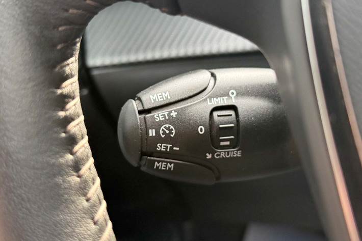 Orange Peugeot e-2008 fra 2021