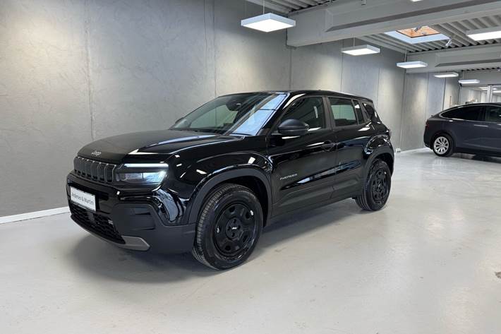 Sort Jeep Avenger fra 2024