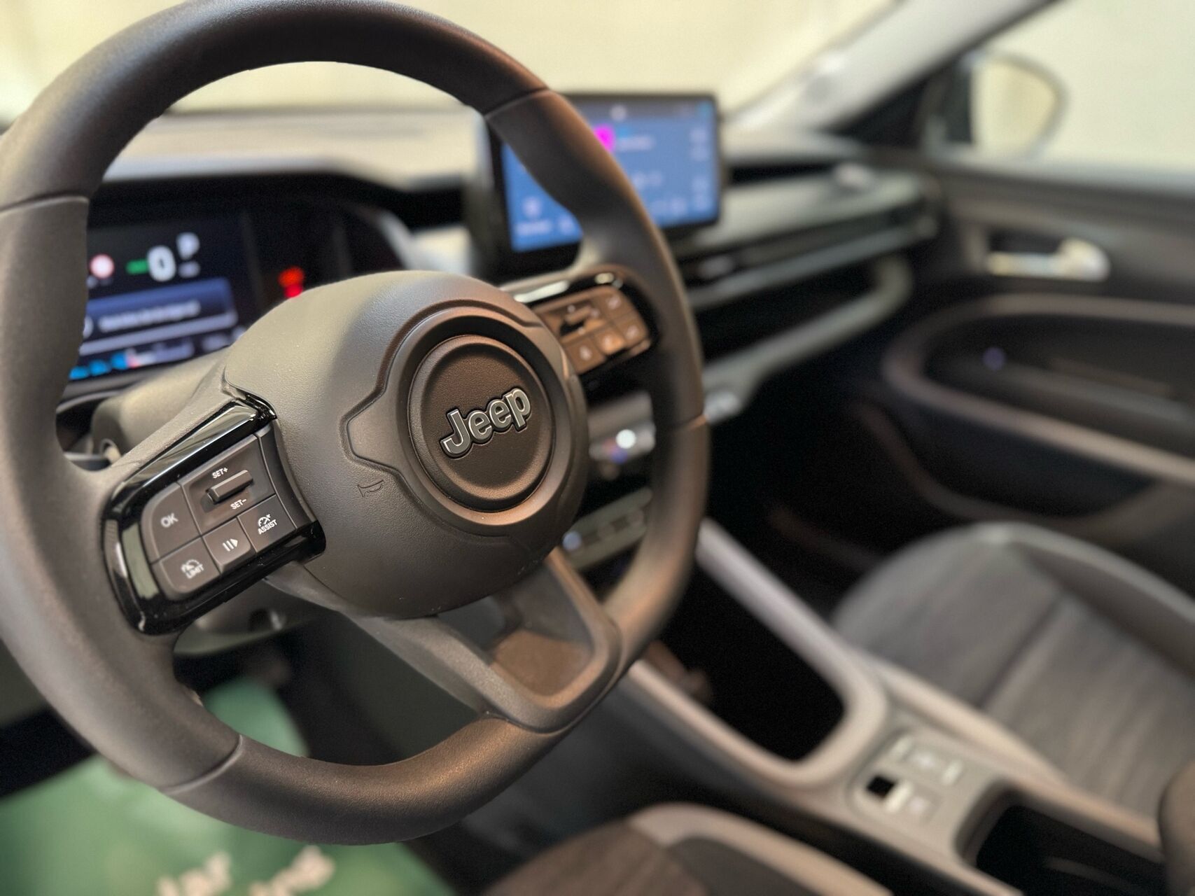 Sort Jeep Avenger fra 2024