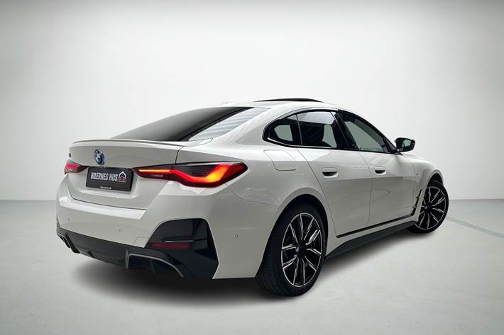 Hvid BMW i4 fra 2022