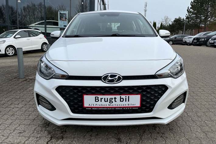Hvid Hyundai i20 fra 2020