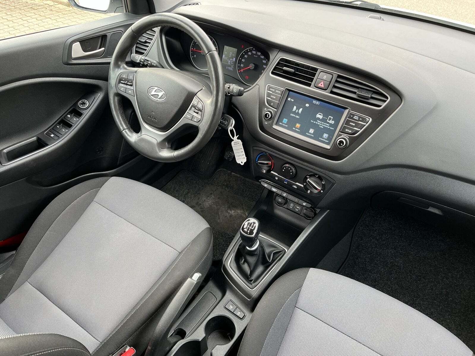 Hvid Hyundai i20 fra 2020