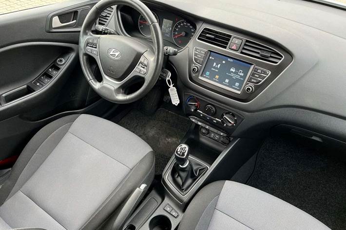 Hvid Hyundai i20 fra 2020