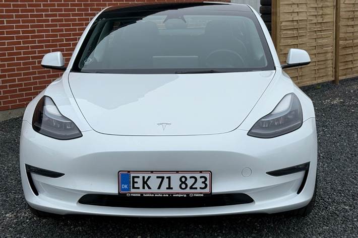 Hvid Tesla Model 3 fra 2022