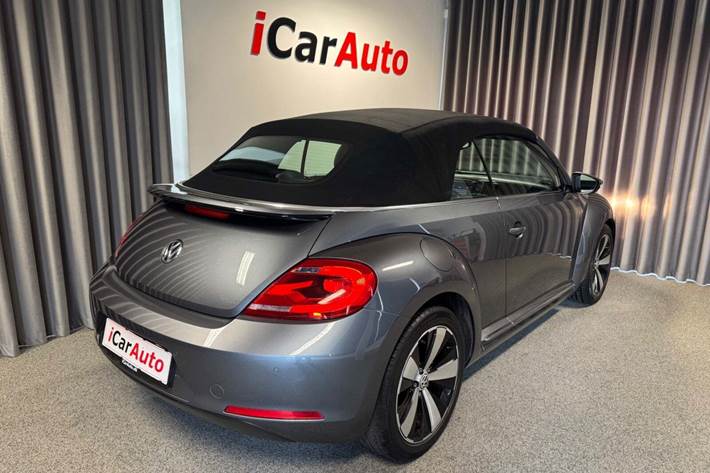 Grå VW The Beetle fra 2013