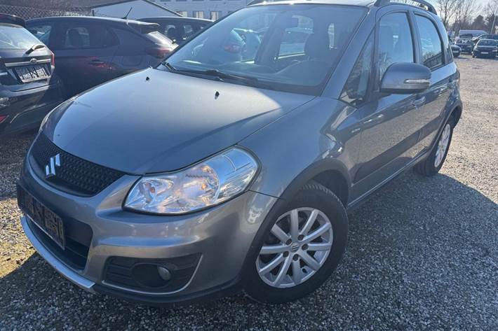 Grå Suzuki SX4 fra 2012