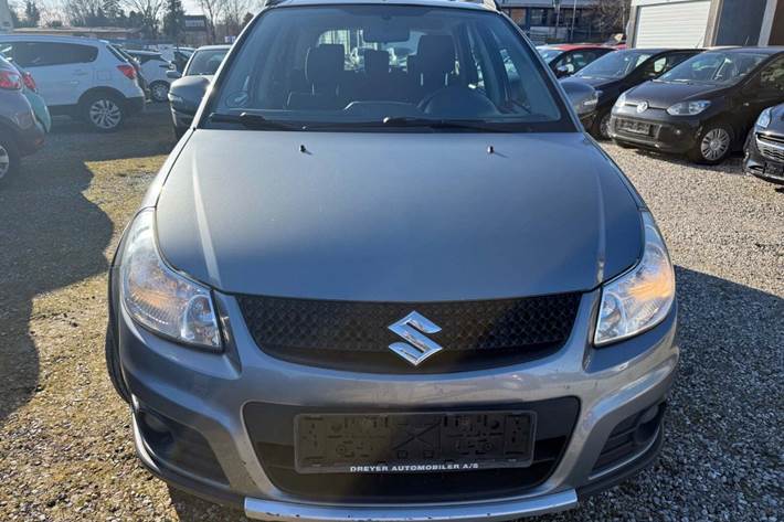 Grå Suzuki SX4 fra 2012