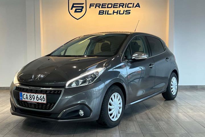 Sort Peugeot 208 fra 2018 set udefra