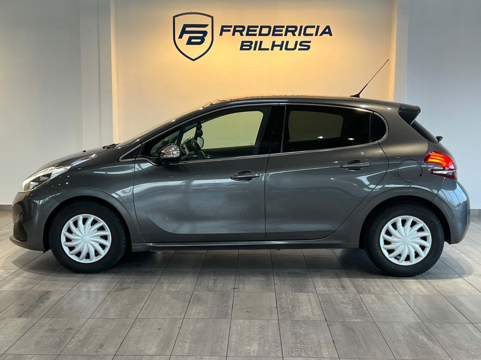 Sort Peugeot 208 fra 2018