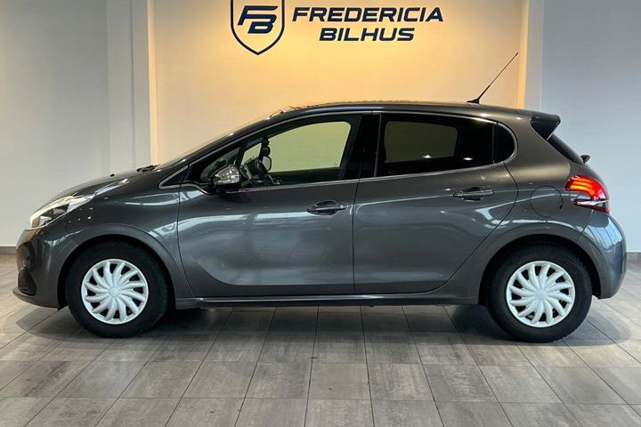 Sort Peugeot 208 fra 2018
