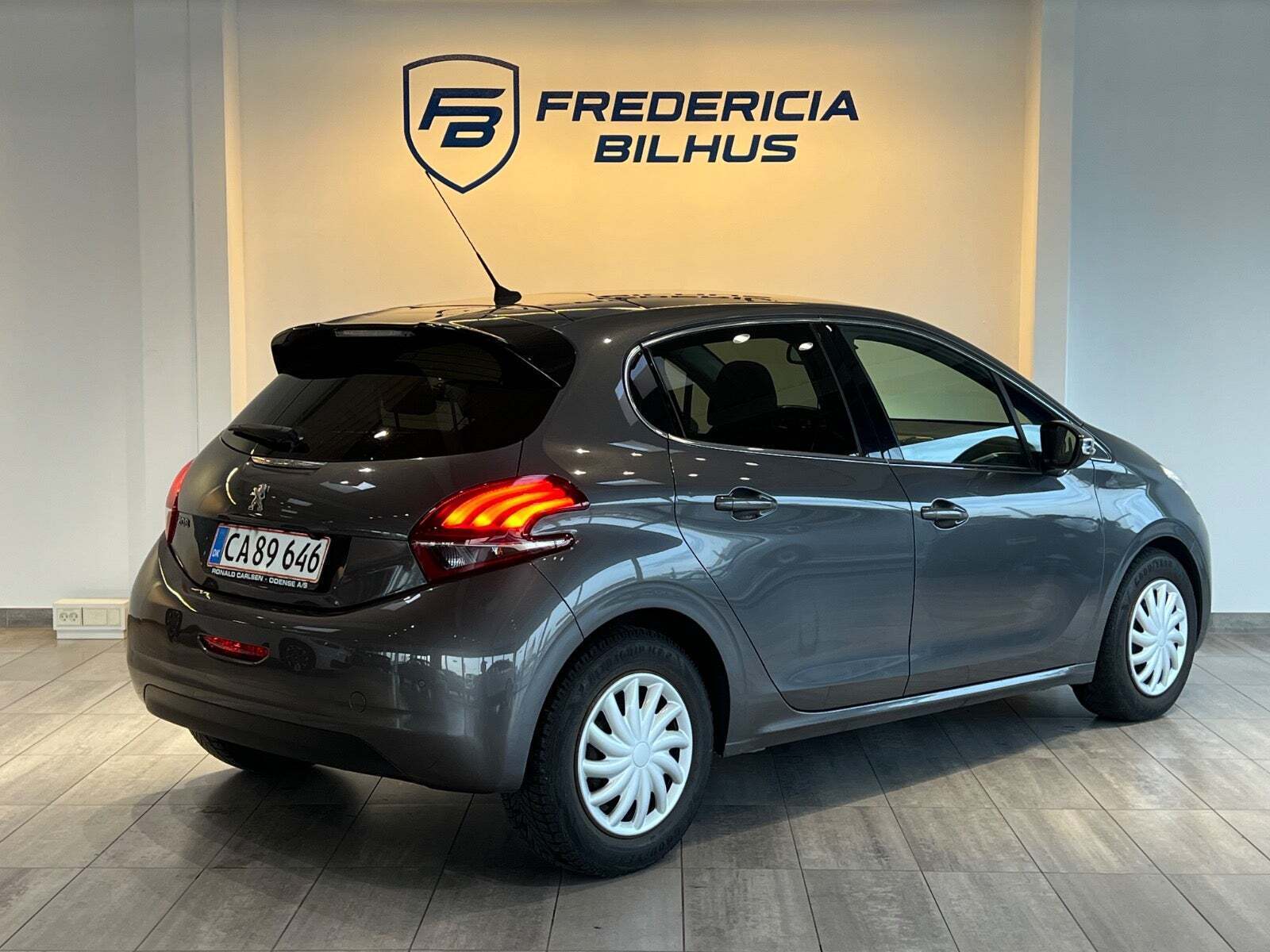 Sort Peugeot 208 fra 2018