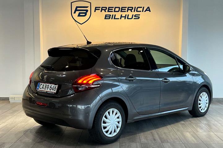 Sort Peugeot 208 fra 2018