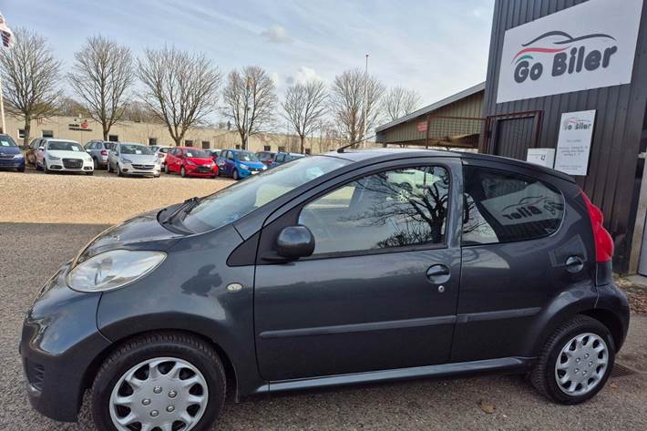Grøn Peugeot 107 fra 2011