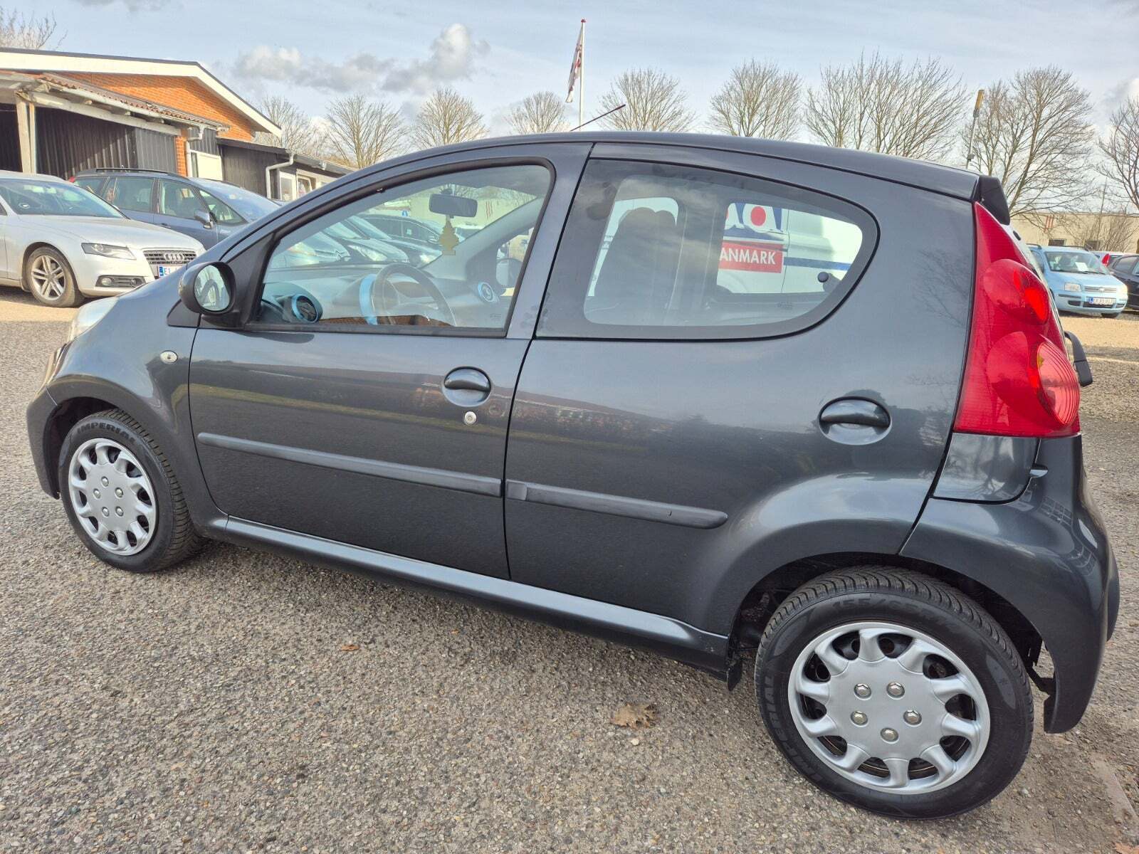 Grøn Peugeot 107 fra 2011