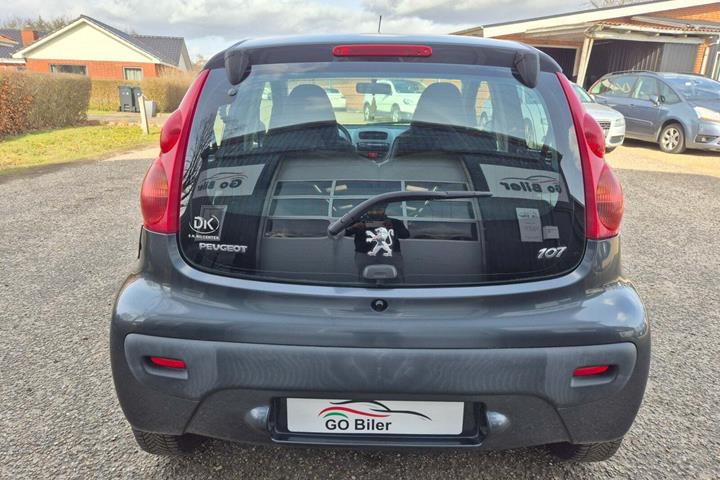 Grøn Peugeot 107 fra 2011