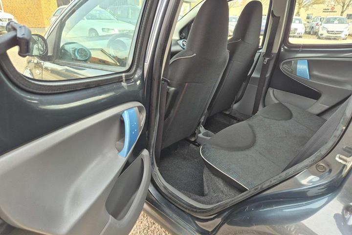 Grøn Peugeot 107 fra 2011