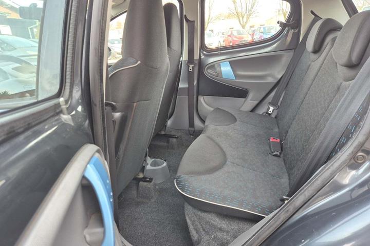 Grøn Peugeot 107 fra 2011