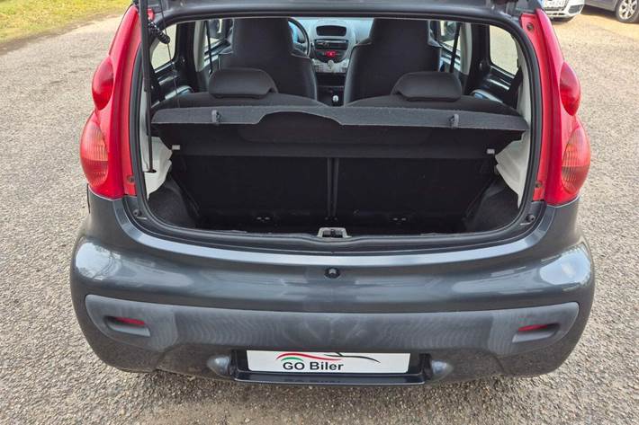 Grøn Peugeot 107 fra 2011