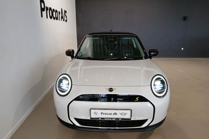 Hvid Mini Cooper SE fra 2025