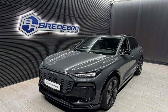 Grå Audi Q6 e-tron fra 2024