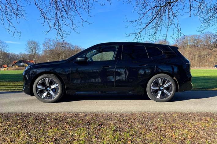 Sort BMW iX fra 2023