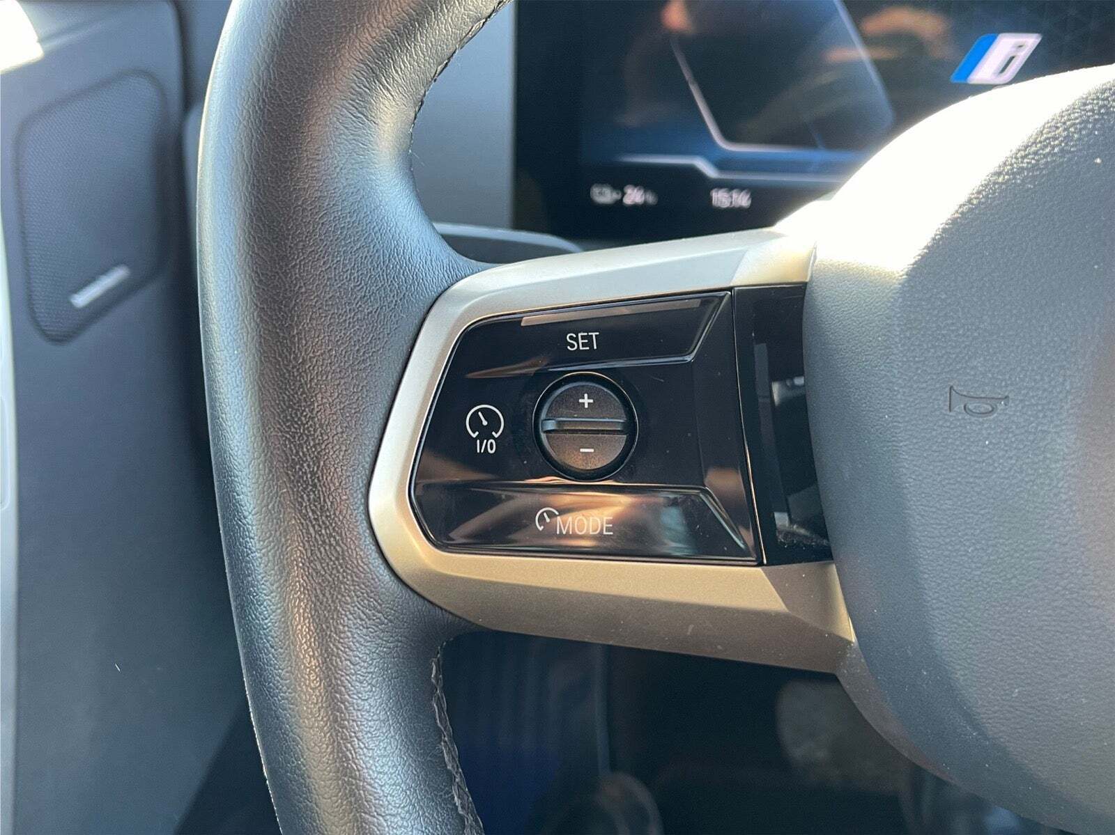 Sort BMW iX fra 2023