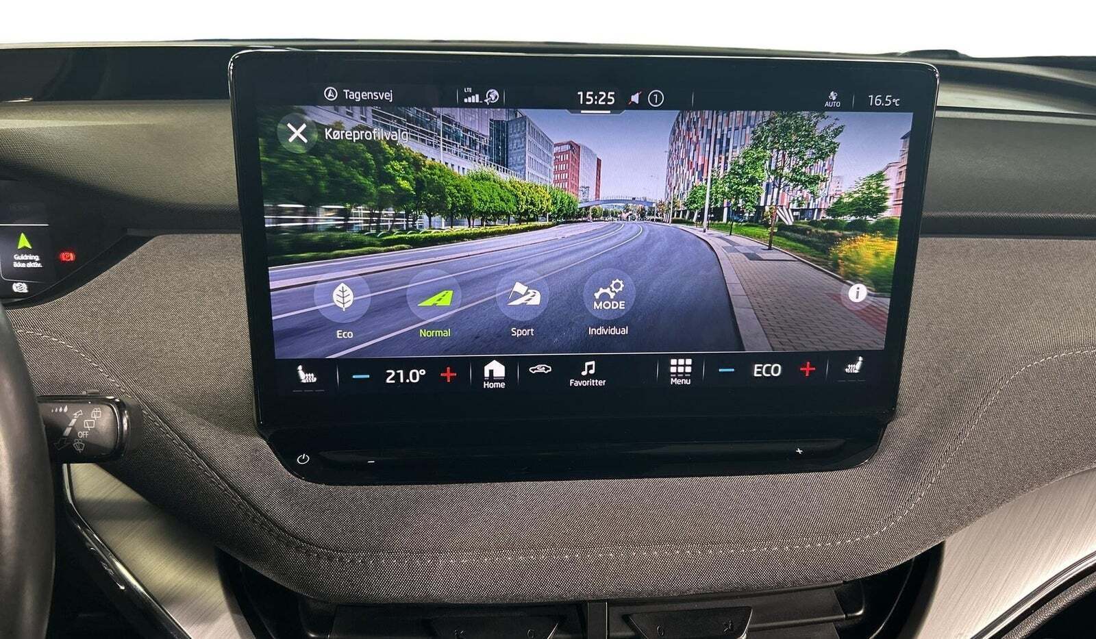 Blå Skoda Enyaq fra 2022