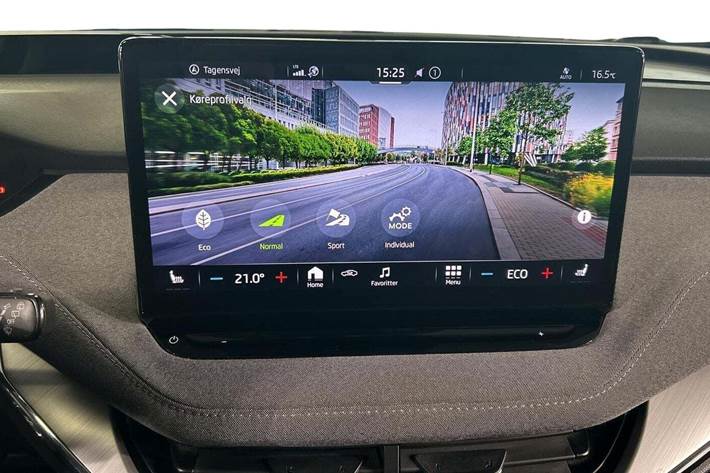 Blå Skoda Enyaq fra 2022