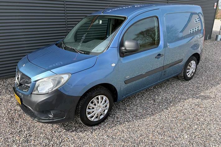 Blå Mercedes Citan 109 fra 2016