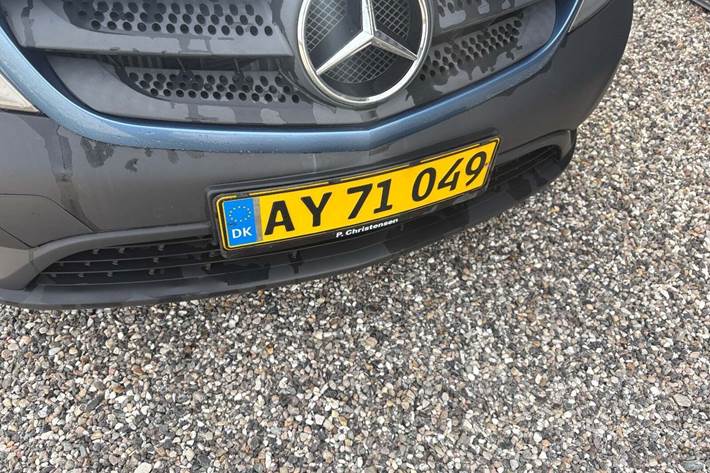 Blå Mercedes Citan 109 fra 2016