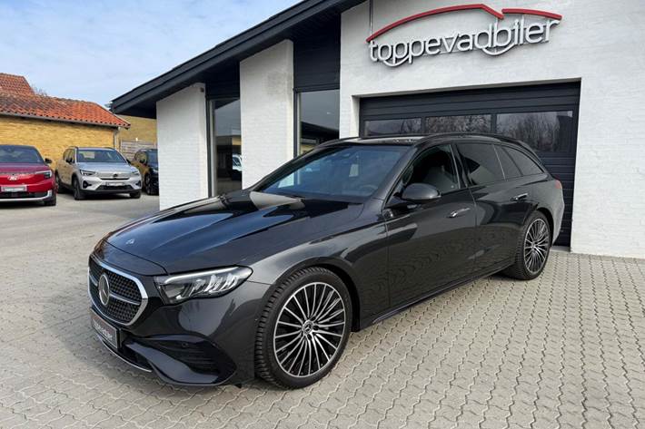 Grå Mercedes E220 d fra 2024