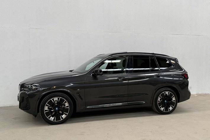 Grå BMW iX3 fra 2022