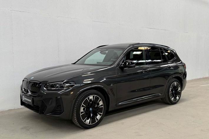 Grå BMW iX3 fra 2022