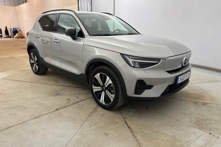 Sølv Volvo XC40 fra 2023