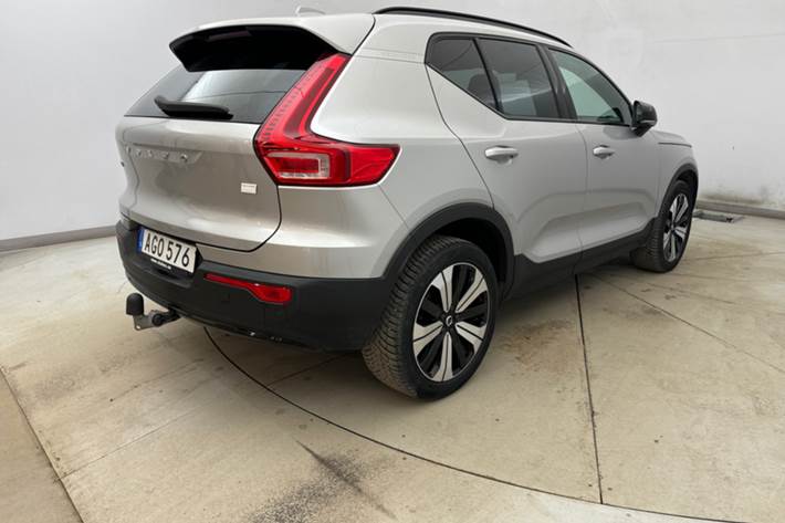 Sølv Volvo XC40 fra 2023