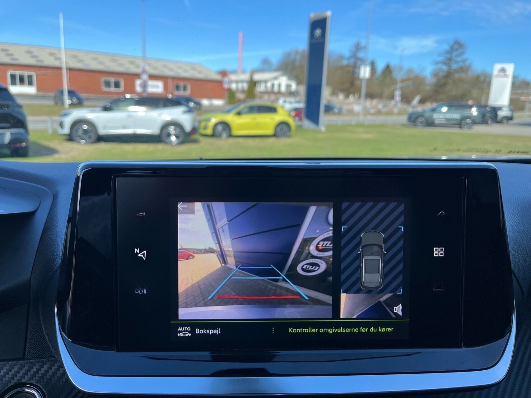 Hvid Peugeot 2008 fra 2021