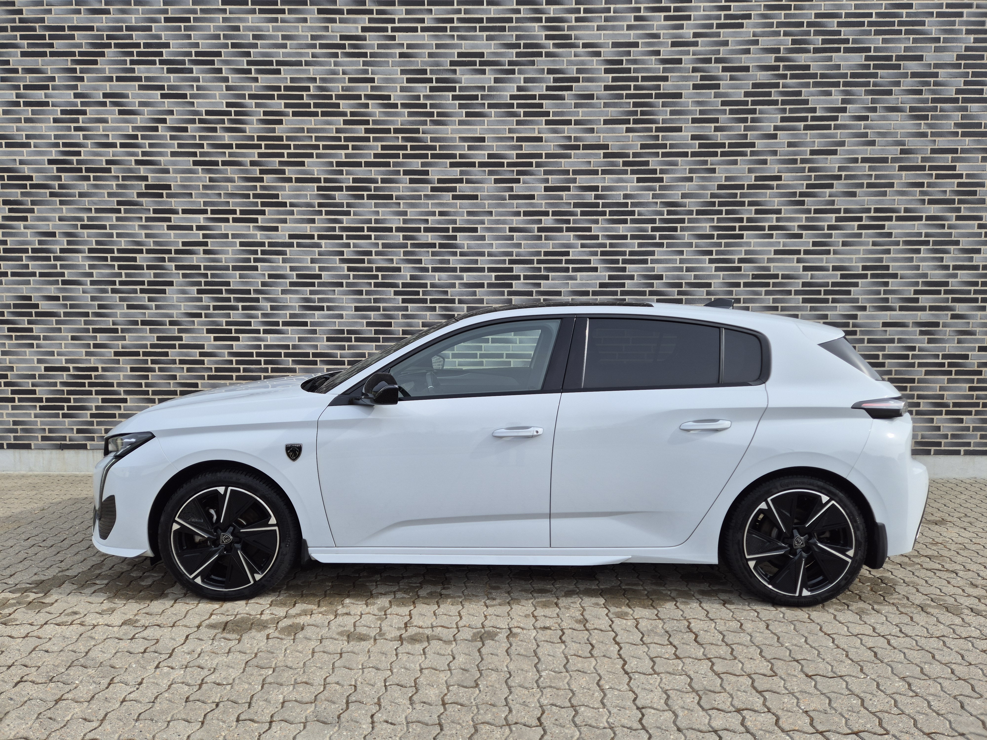 Hvid Peugeot E-308 fra 2023