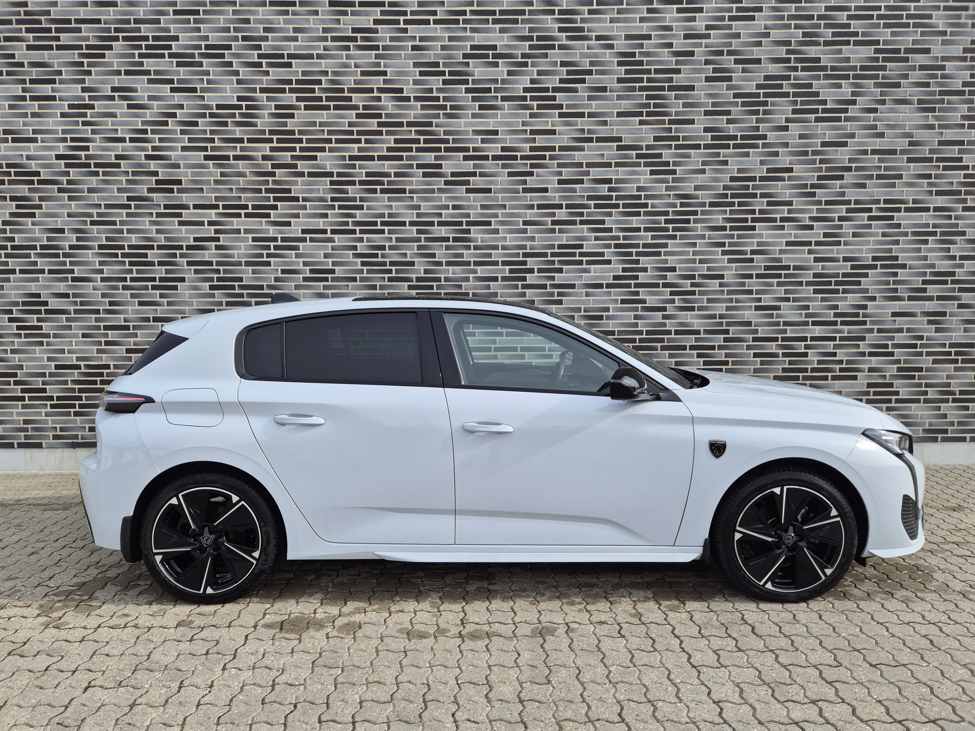 Peugeot E-308 GT Sky